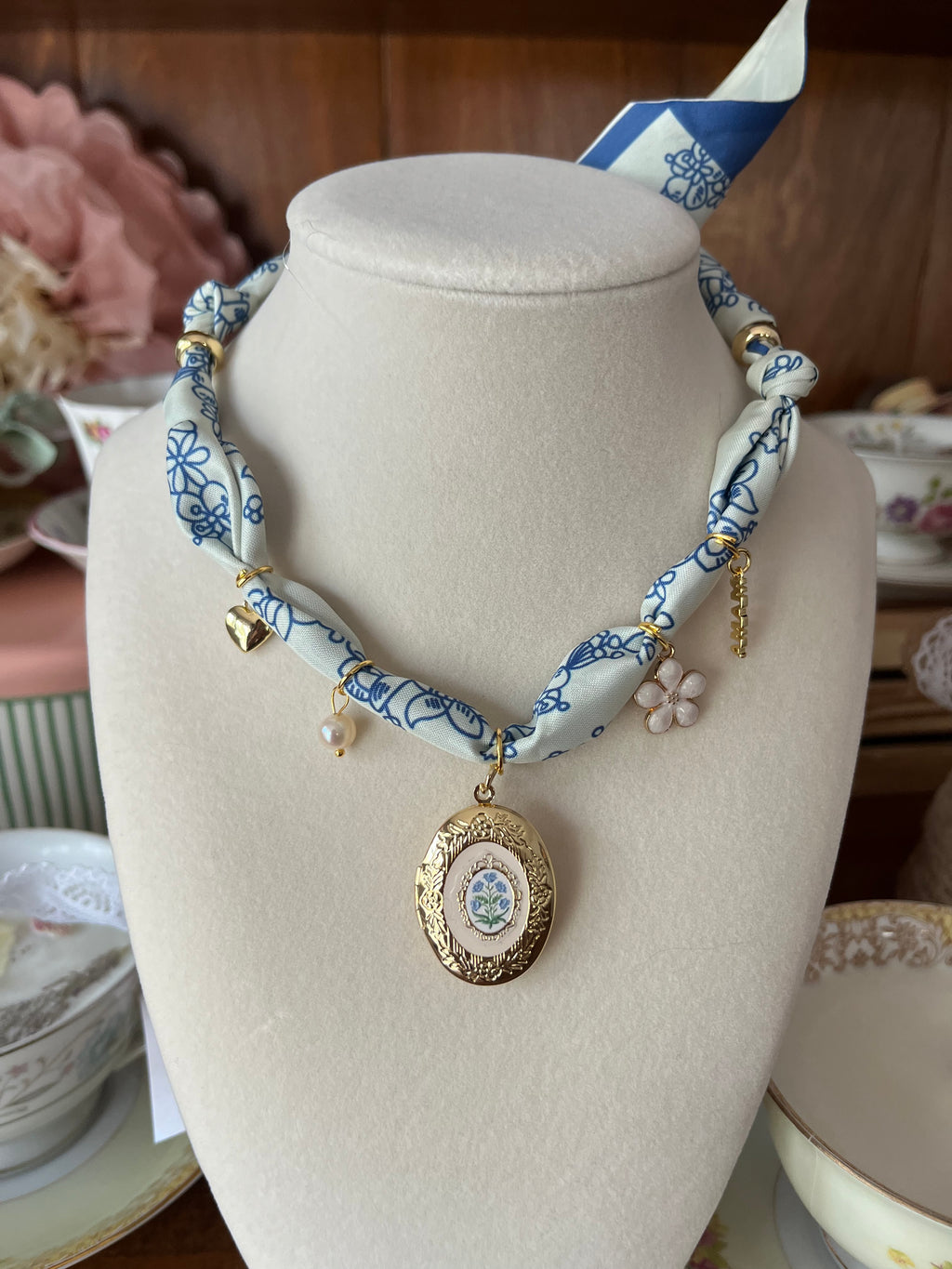 Heirloom Garden Mama Cottage Charm Necklace